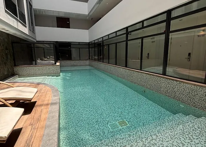 Runesu Thonglor 5 - Japanese Style Monthly *