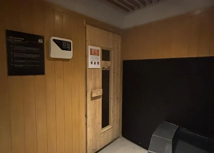 Runesu Thonglor 5 - Japanese Style Monthly